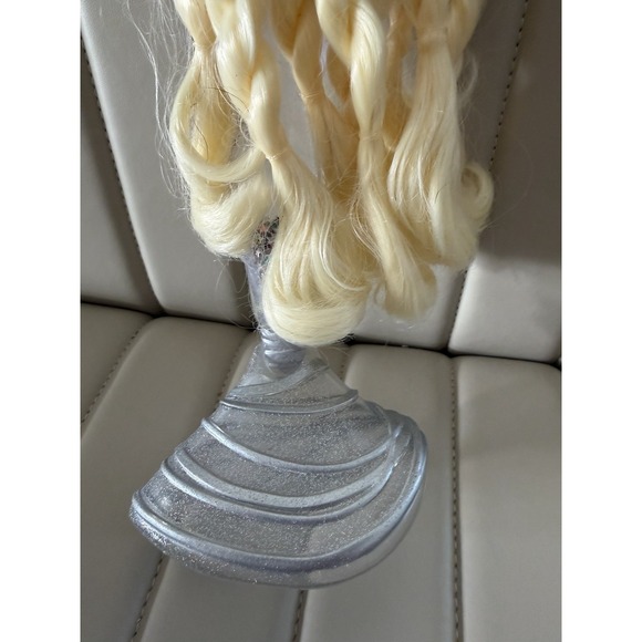 Mermaze Mermaidz Winter Waves Gwen Fashion Doll Color Change/Glitter Tail MGA - Picture 7 of 7